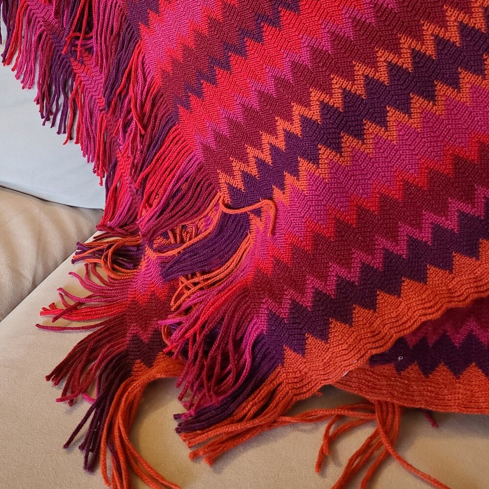 Fine knit throw blanket